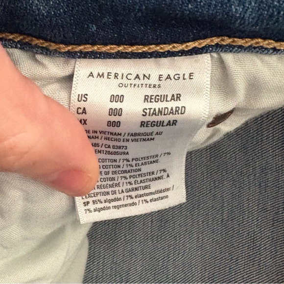 2/$25 EUC American Eagle Outfitters Light Blue Flare Jeans - Picture 4 of 5